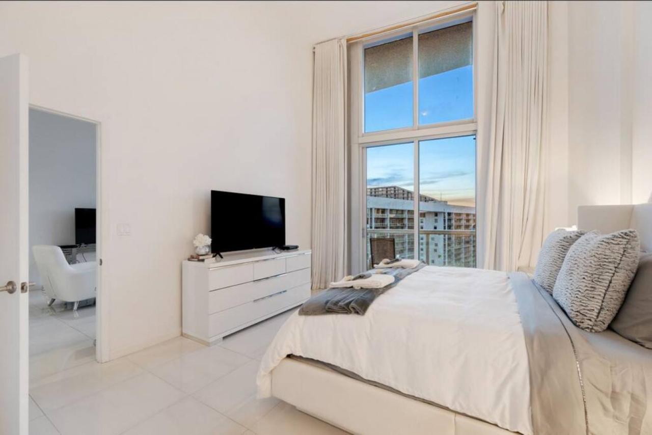 Beautiful One Bedroom Condo 16Ft Ceilings At The W Miami Exterior foto